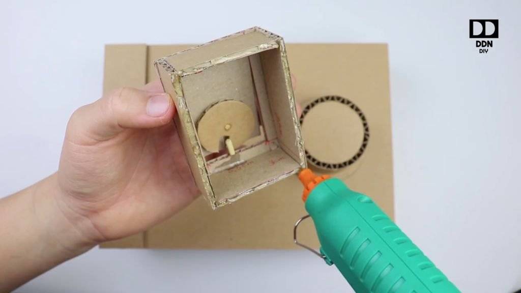 Настоящий сейф из картона. как сделать сейф из бумаги как сделать сейф из картона и бумаги
