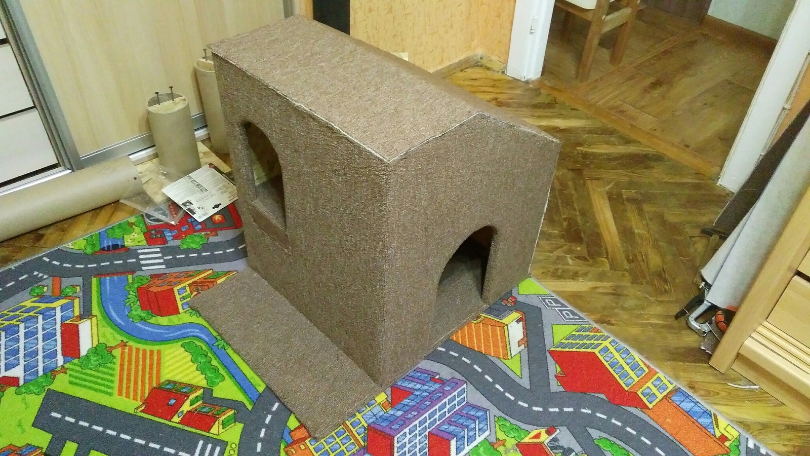 Как сделать когтеточку и домик для кошек