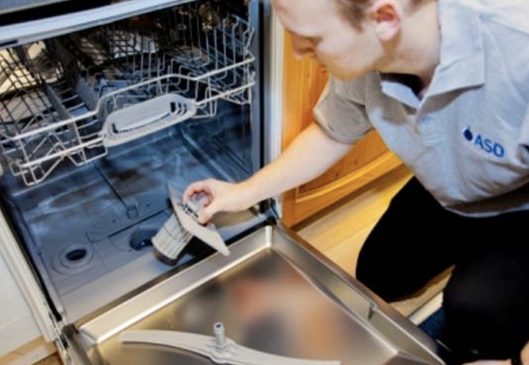 В посудомоечной машине остается вода: причины и их исправление