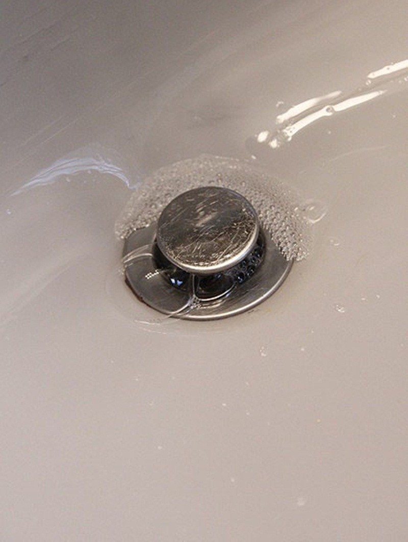 Пробка в ванной пропускает воду что делать? - superbuksir.ru