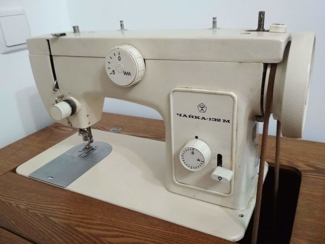 Почему есть большой спрос на старые швейные машинки: чайка, подольск и singer ?