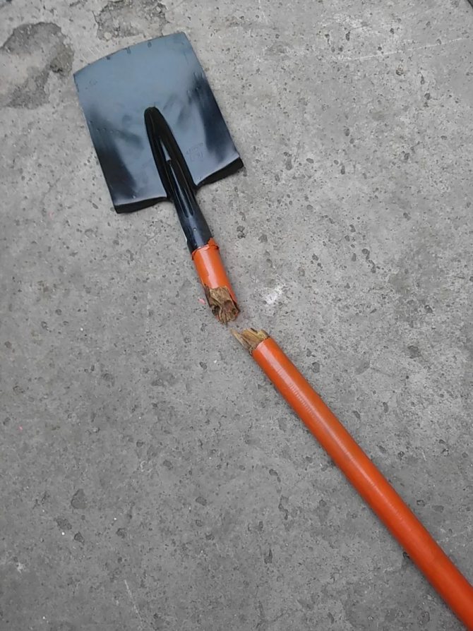 Как спаять треснувшую пластиковую лопату феном. как починить черенок лопаты. что можно сделать со сломанной лопатой из пластика