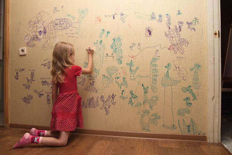 Что делать, чтобы ребёнок не рисовал на стенах