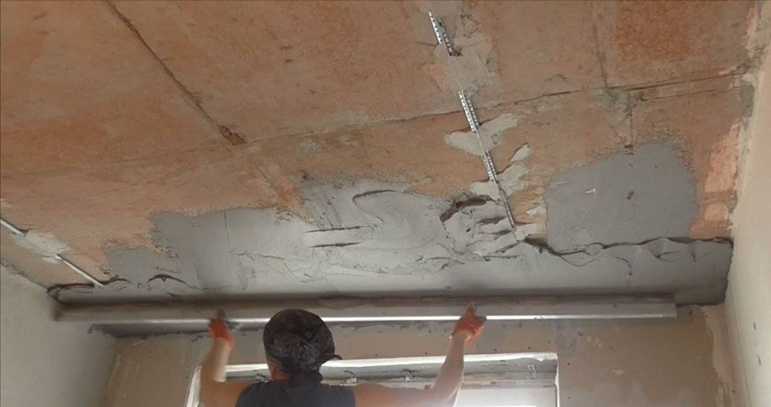 Как выравнивать потолок? 56 фото: как сделать его ровным своими руками и чем заделать швы между плитами в квартире
