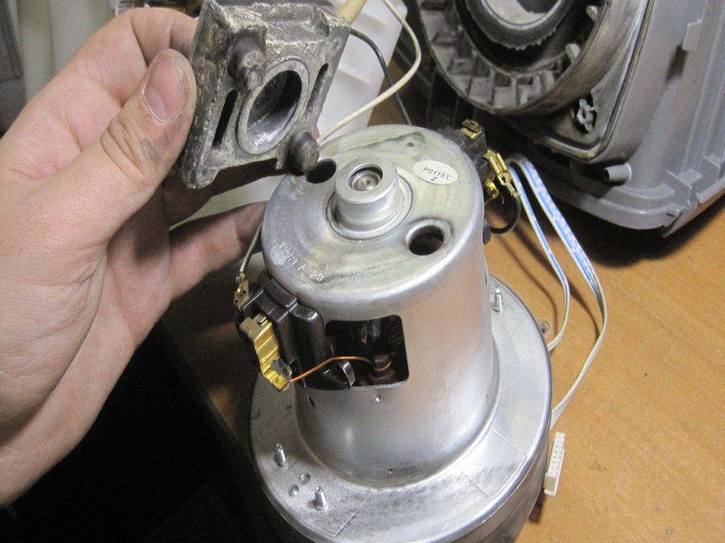 Искрят щетки двигателя электроинструмента: причина, сильно искрят на якоре дрели, болгарке