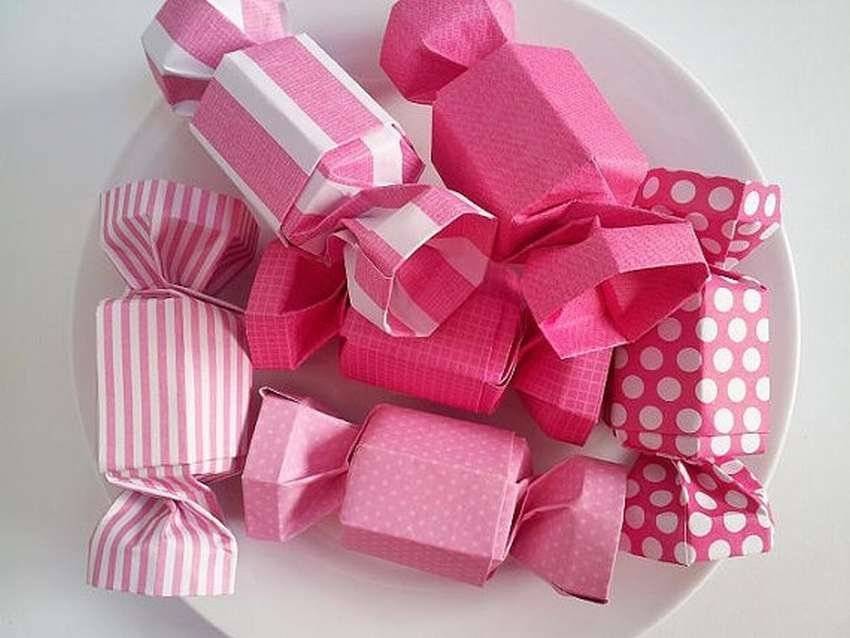 Новогодние поделки в форме конфет из бумаги, картона; упаковочные коробочки и подарки в технике оригами