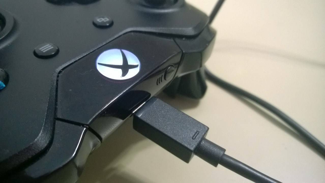 Как подключить второй джойстик к Xbox One