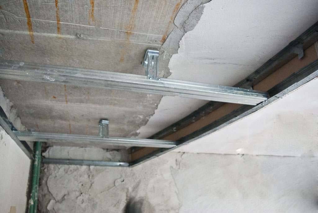Демонтаж гипсокартонного потолка — как разобрать покрытие из гипсокартона