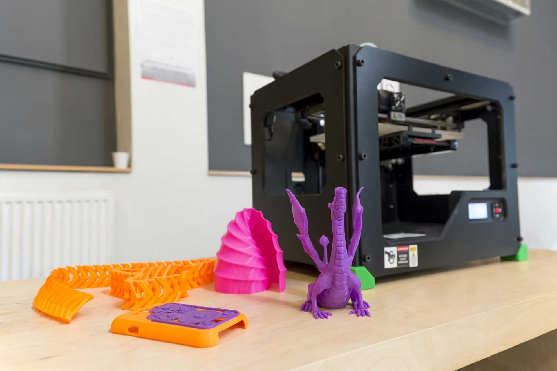 Чем же печатают 3d-принтера?