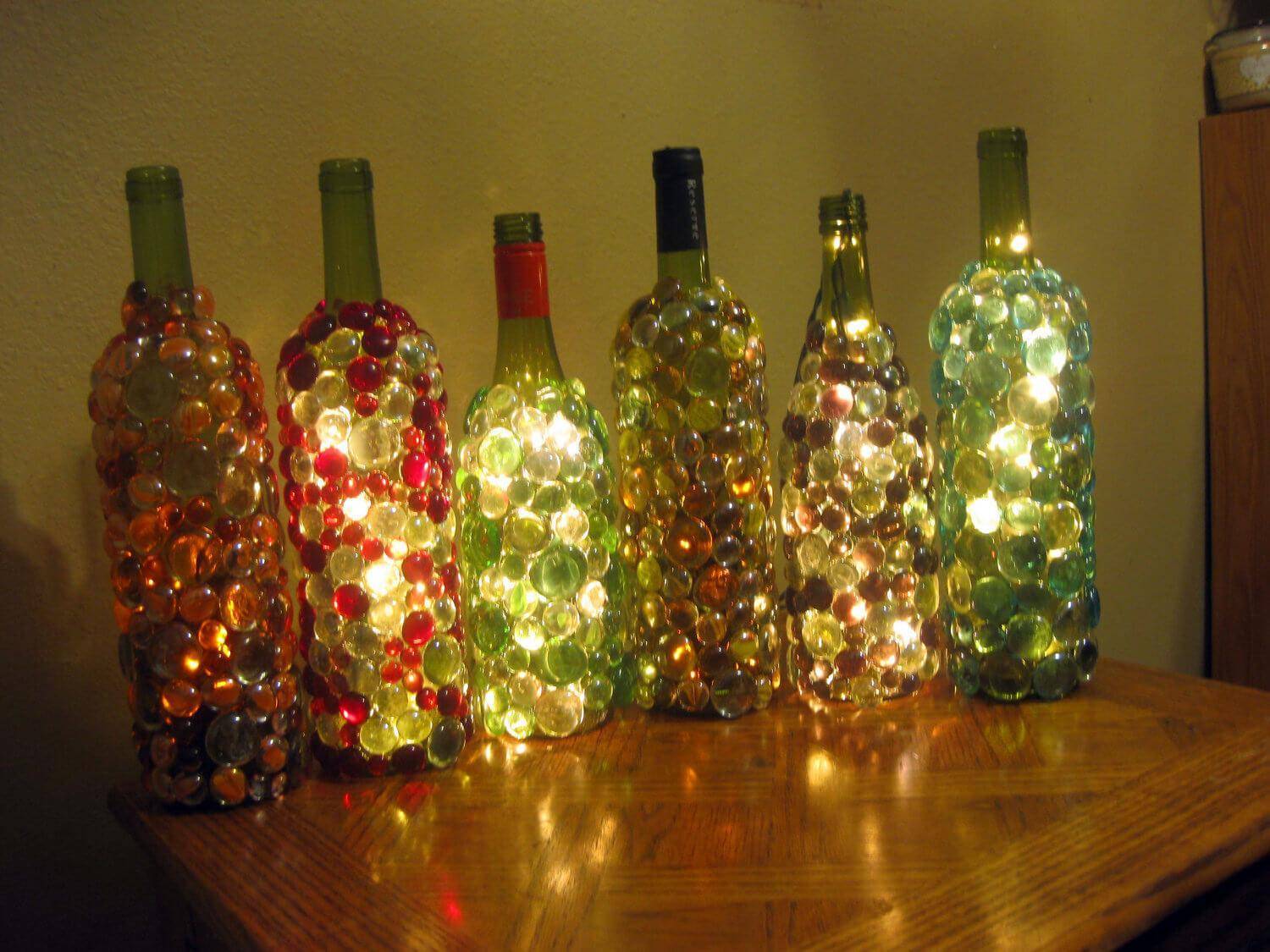 Поделки из стеклянных бутылок для дома и дачи