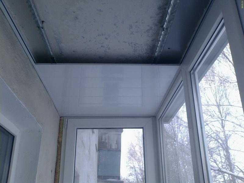 Из чего сделать потолок на балконе: варианты чем отделать изнутри, обшить пластиковый потолок