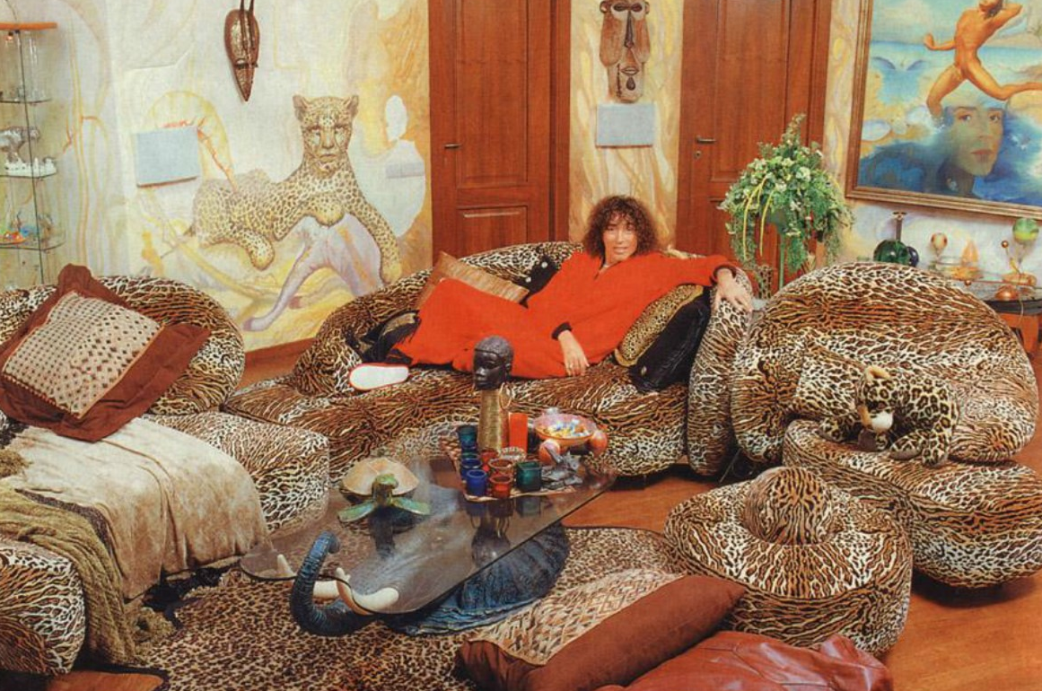 Цыганское барокко и леопардовый шик: посмотрите, в каких безвкусных домах живут российские звезды
