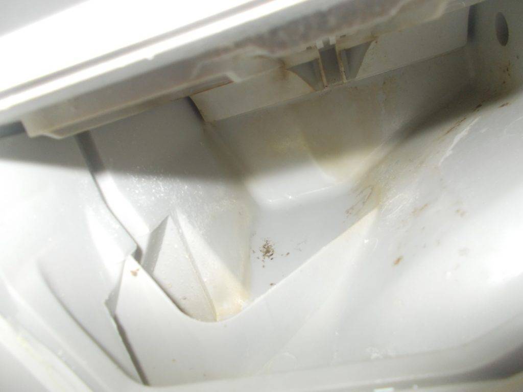Как очистить емкость для порошка в стиральной машине от накипи