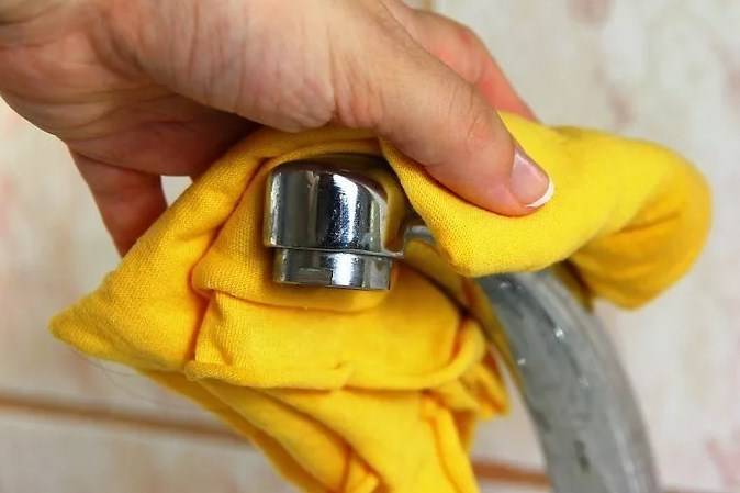 Как почистить кран от известкового налета, душевую лейку и шланг