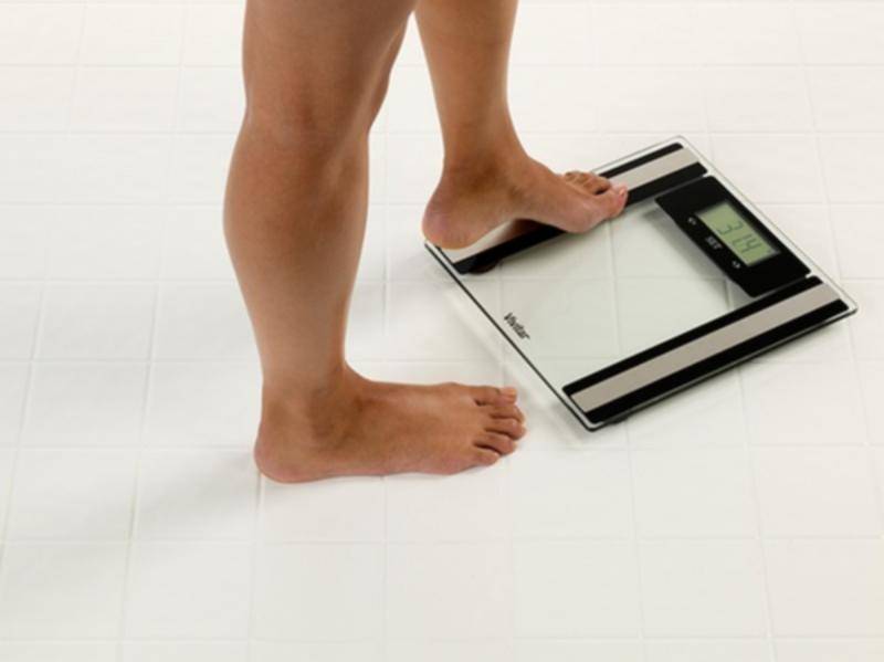 Как правильно взвешиваться на электронных весах? типичные ошибки
