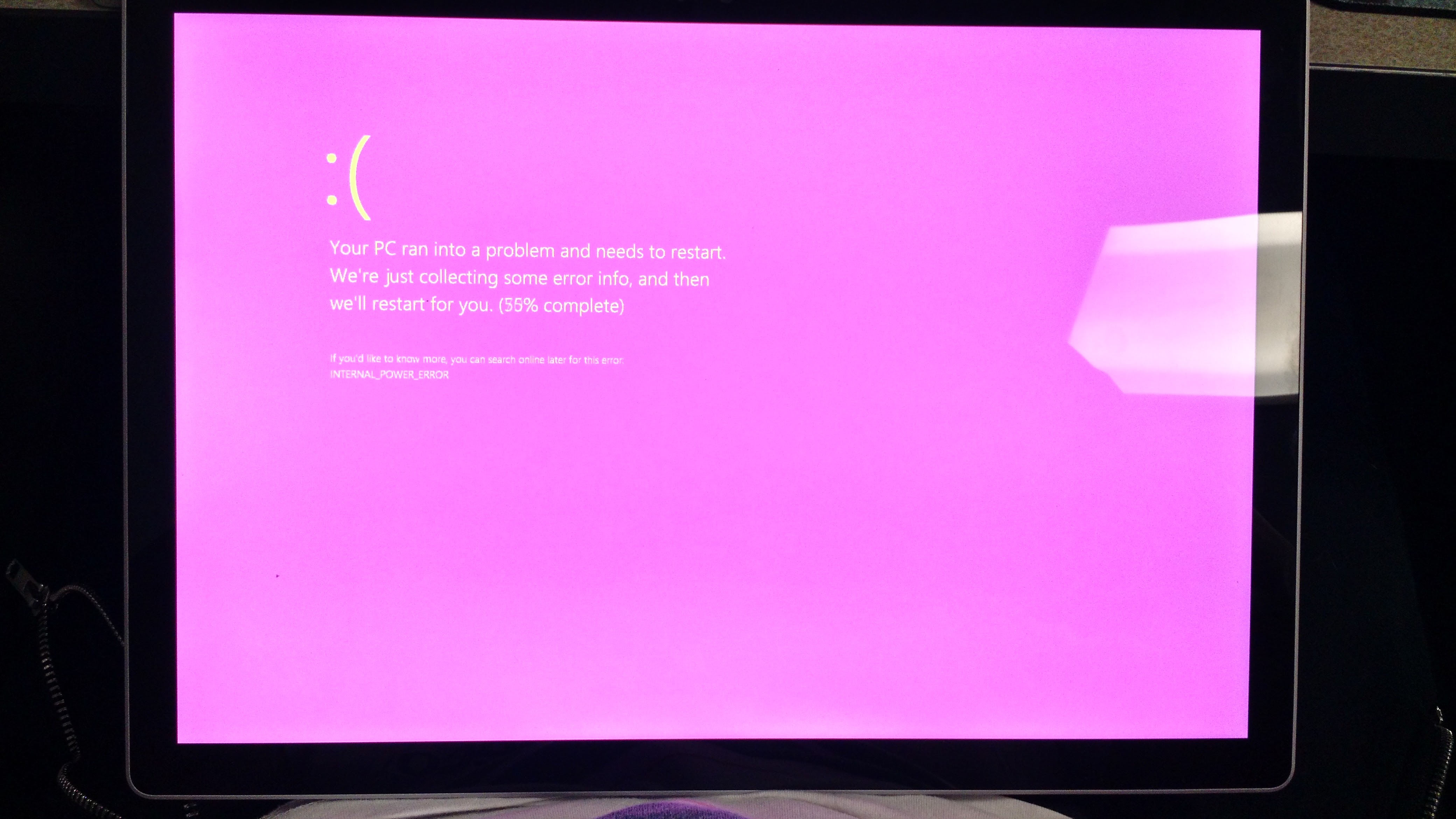 Розовый экран на ноутбуке. четыре причины, почему цвет экрана нашего компьютера стал зеленым
