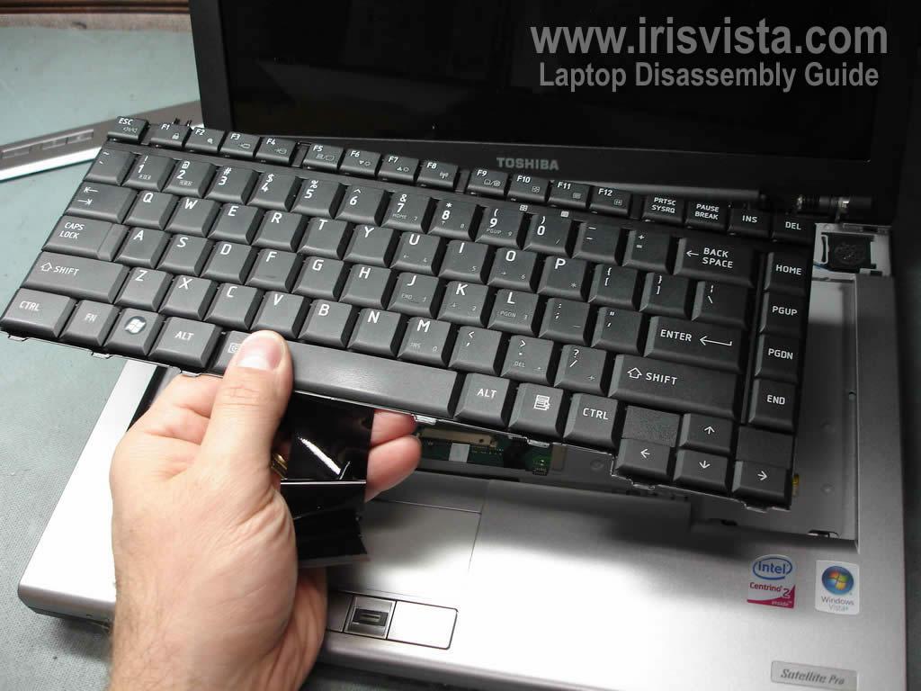 Как снять клавиатуру с ноутбука и почистить клавиши
