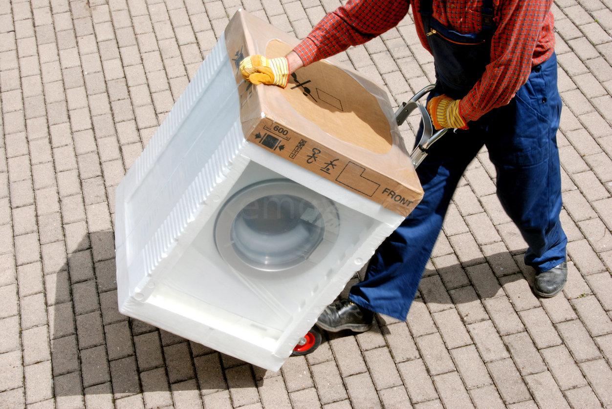 Можно ли перевозить стиральную машину лежа в машине без транспортировочных болтов - техноэксперт
