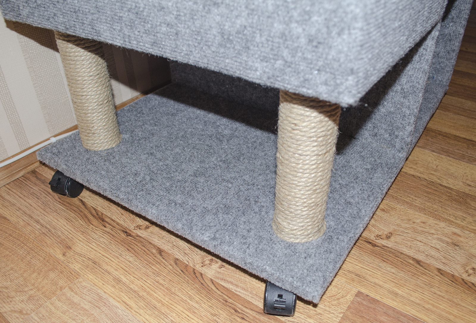Домик и когтеточка из ковролина для кошки: инструкция