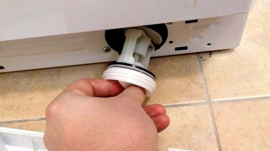 Как снять и почистить фильтр в стиральной машине