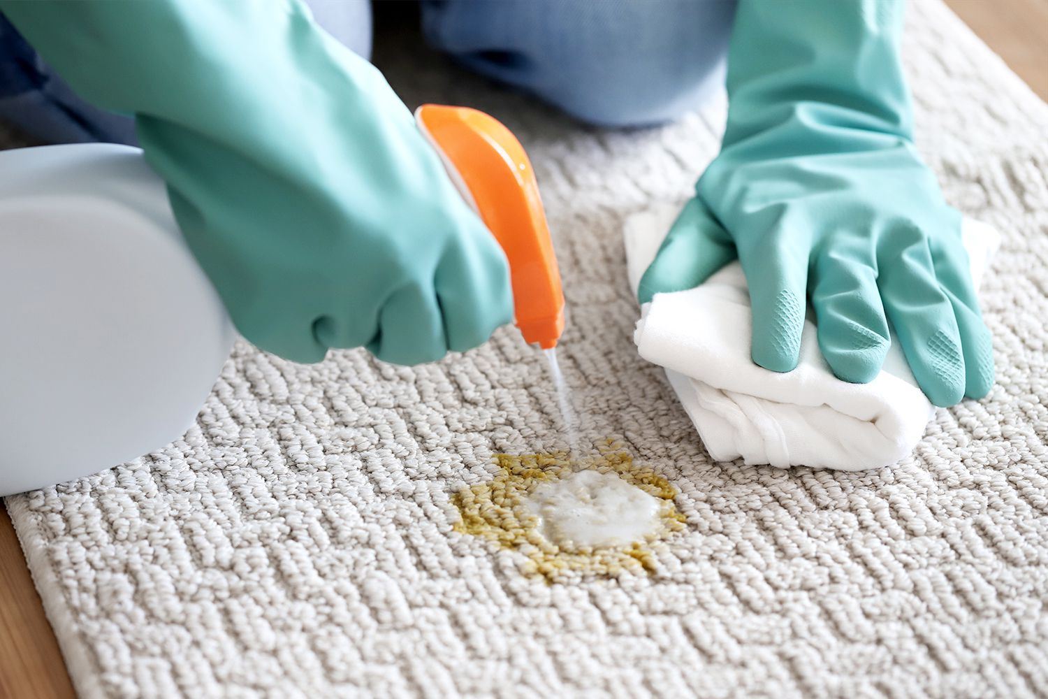 Как почистить белый ковер: советы по чистке светлых ковров в домашних условиях — статья от avalon-carpet.ru