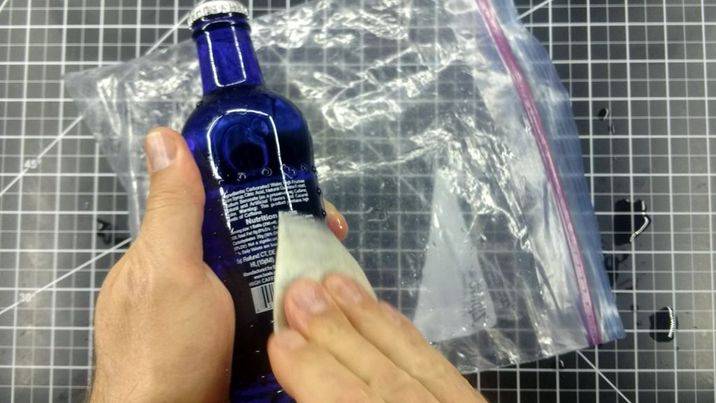 Как снять этикетку со стеклянной банки или бутылки: как отмыть от клея