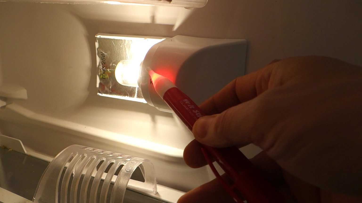 Как самостоятельно поменять лампочку в холодильнике atlant и indesit - техноэксперт