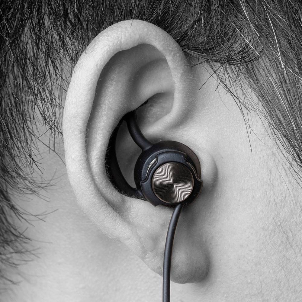 Как надевать наушники от айфона правильно и чем отличаются earpods от airpods | headphone-review.ru все о наушниках: обзоры, тестирование и отзывы