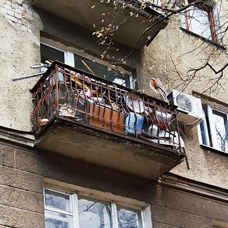 Почему порядок на российских балконах−большая редкость?
