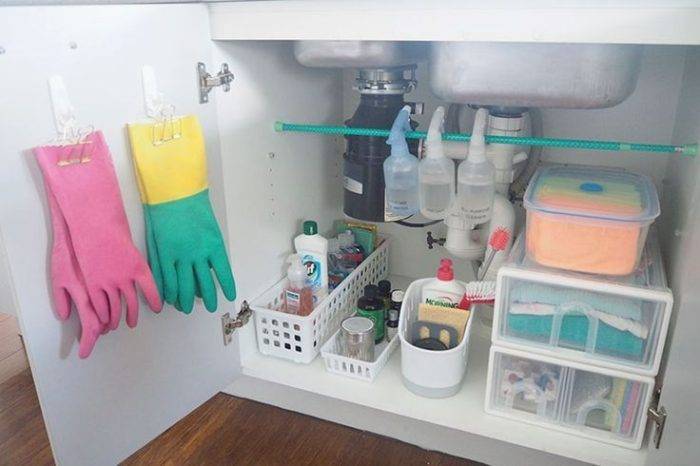 Как хранить бытовую химию в доме, где есть ребенок? правила хранения стиральных порошков как хранить моющие средства