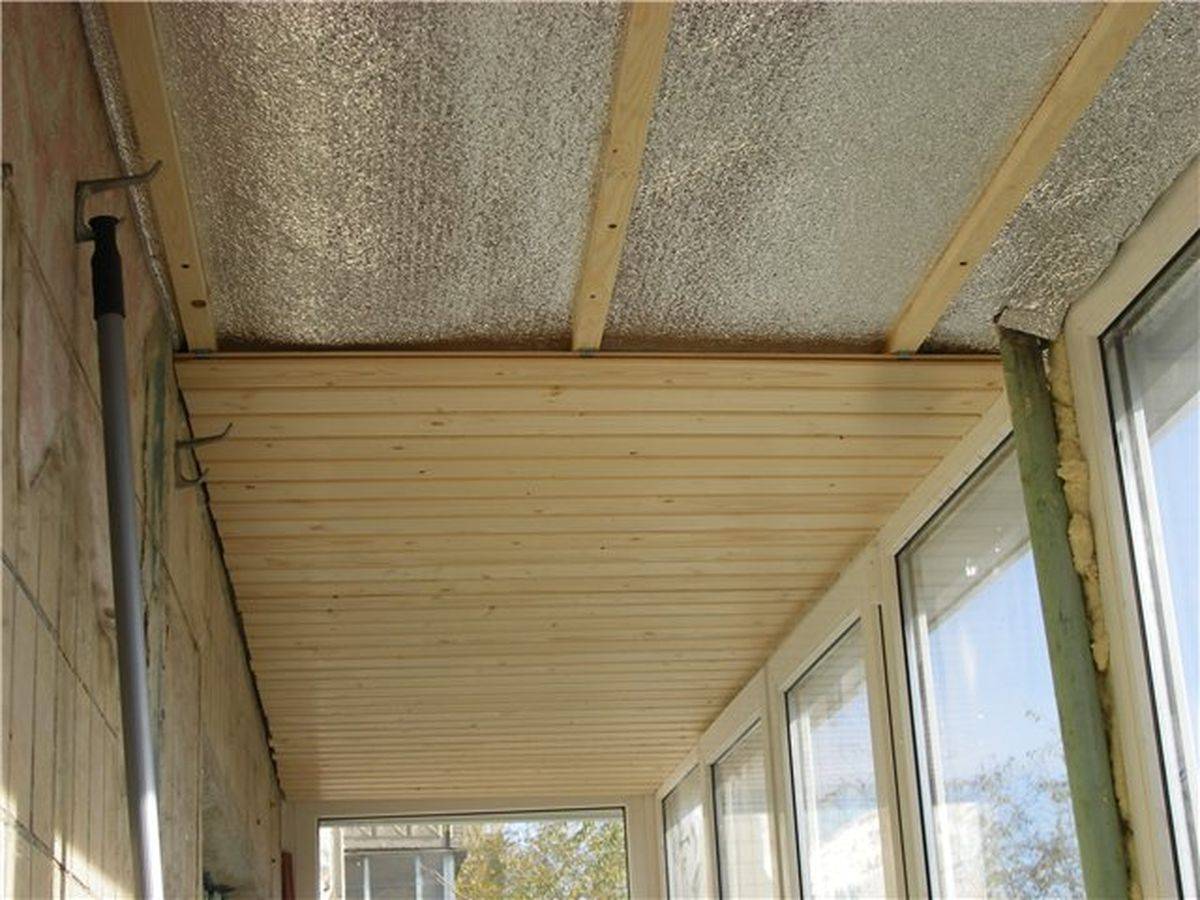 Как сделать потолок на балконе: варианты отделки потолка на балконе, лоджии
