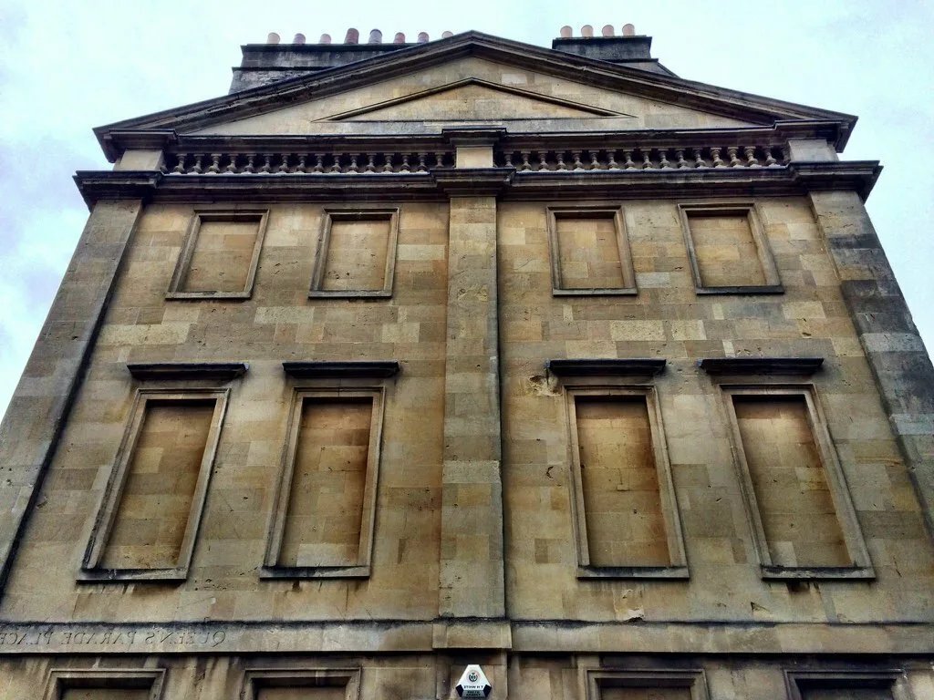 Замуровали демоны: почему в англии в зданиях окна заложены кирпичом « николлетто