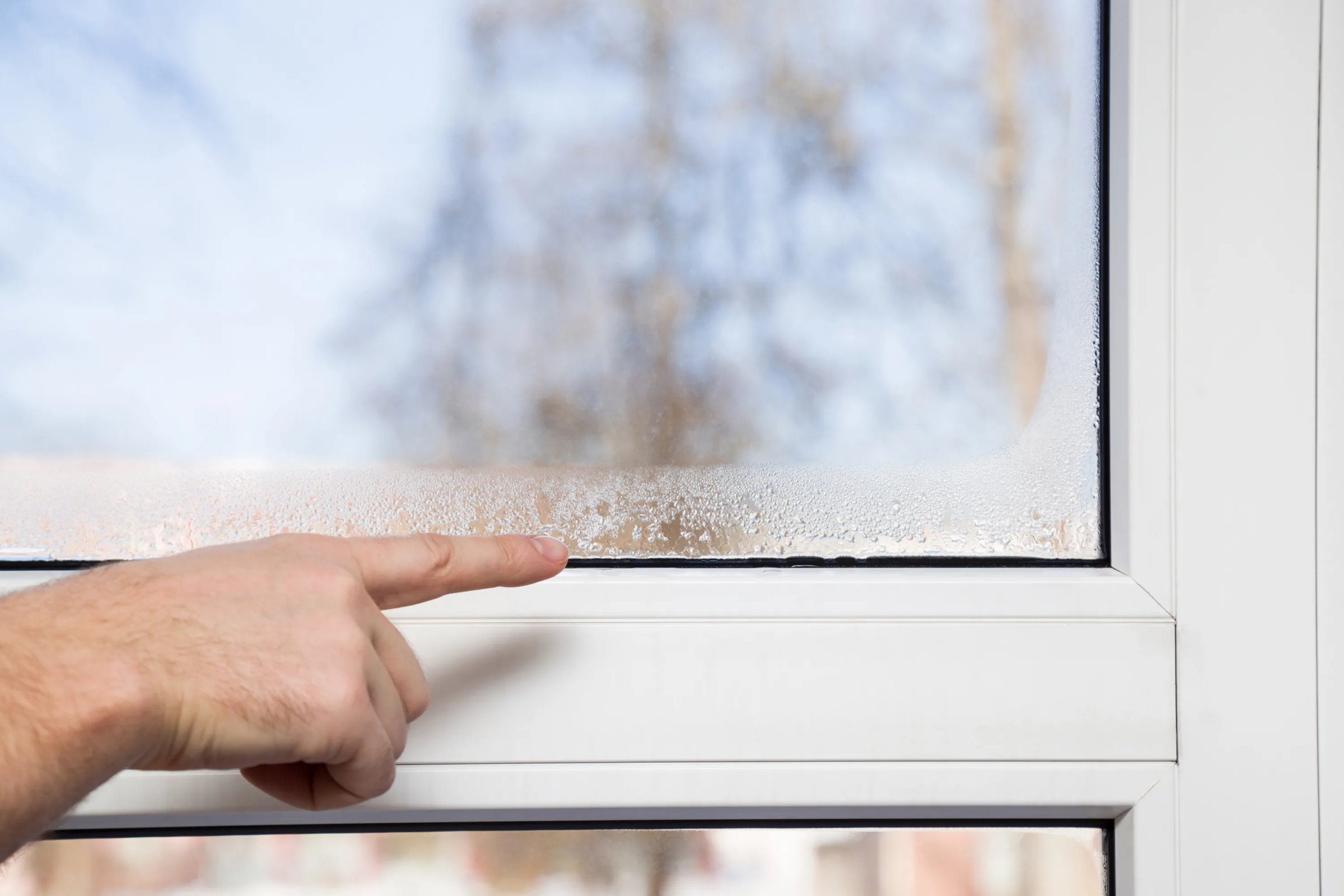 Почему пластиковые окна пропускают холод, промерзают: что делать?