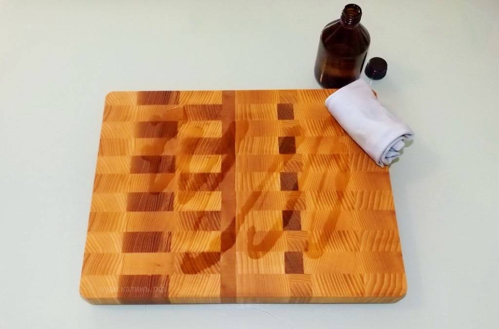 Каким маслом обрабатывают деревянные разделочные доски и для чего это нужно?