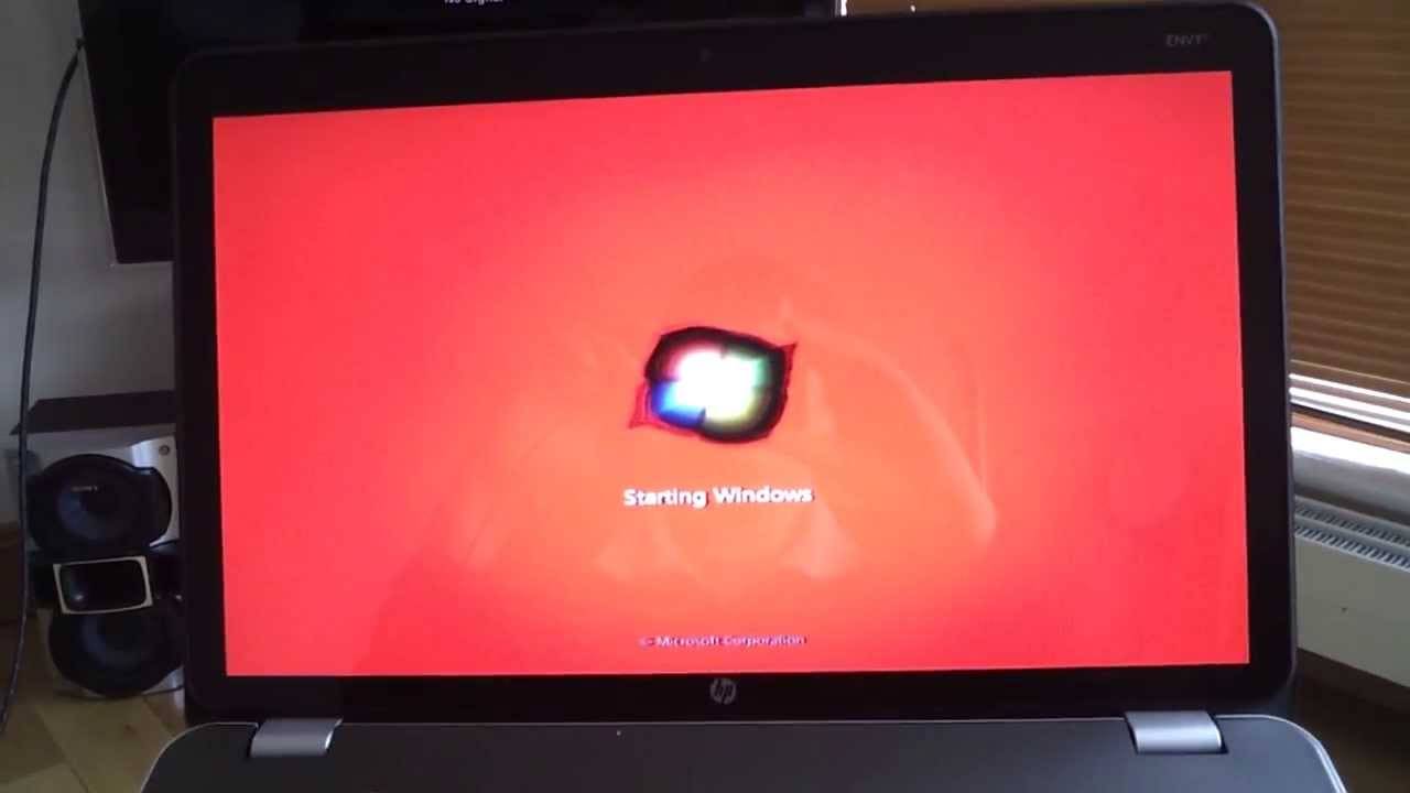 Открой горячий экран. Красный экран. Красный монитор. Красный экран на компьютере. Красный экран на ноутбуке.