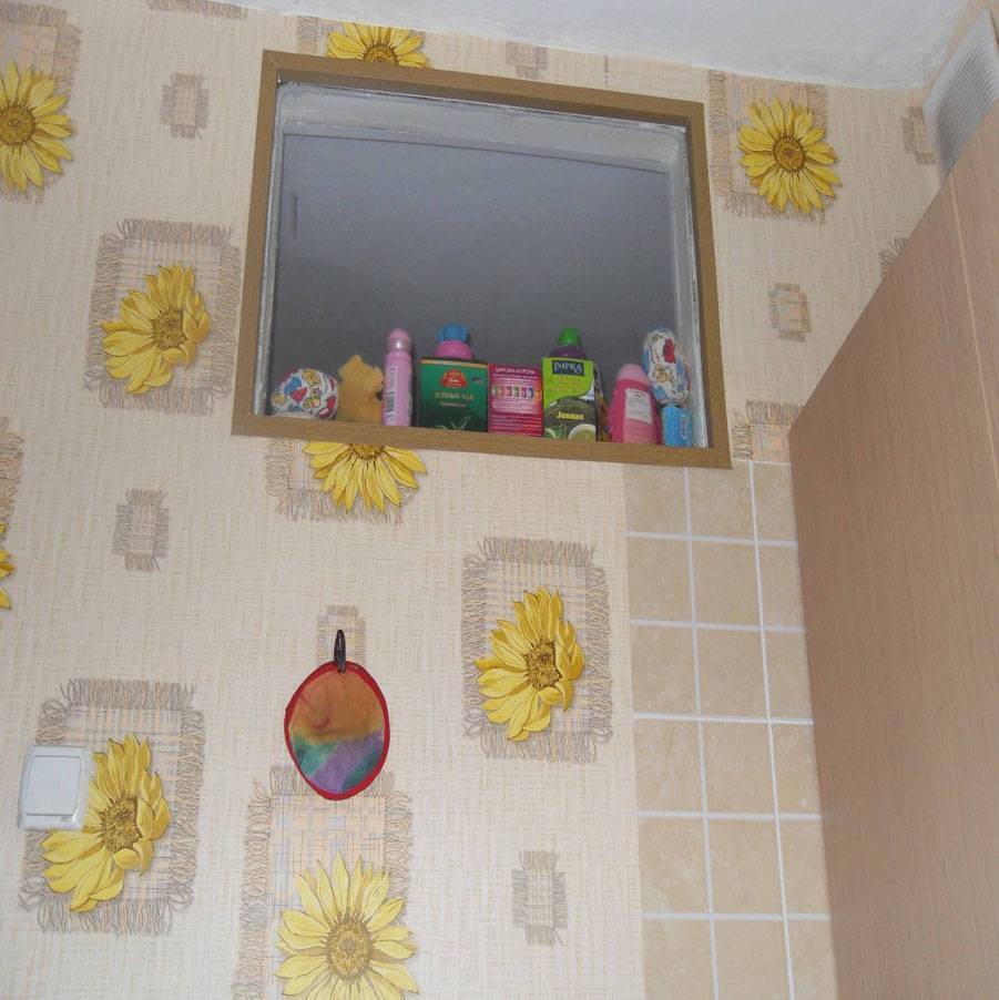 Зачем в хрущевках делали окно между ванной и кухней: 4 версии + правильная