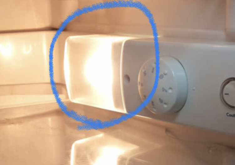 Как поменять лампочку в холодильнике hotpoint ariston