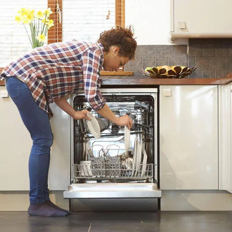 Как выбрать посудомоечную машину: обзор основных критериев