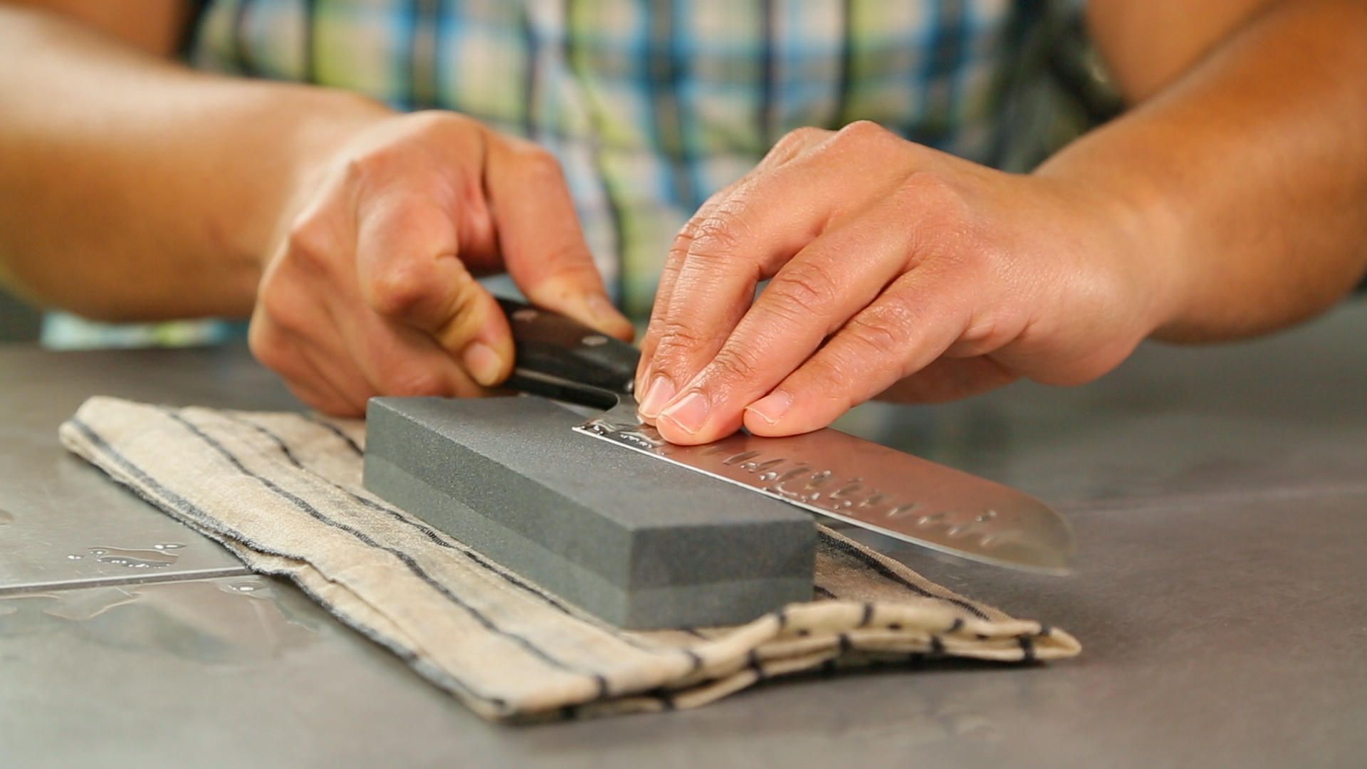 Как точить нож в домашних условиях с помощью точильного камня