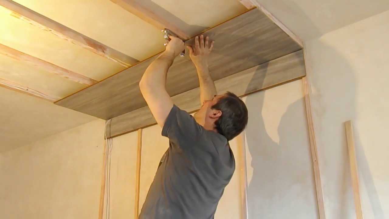Как крепить ламинат на потолок