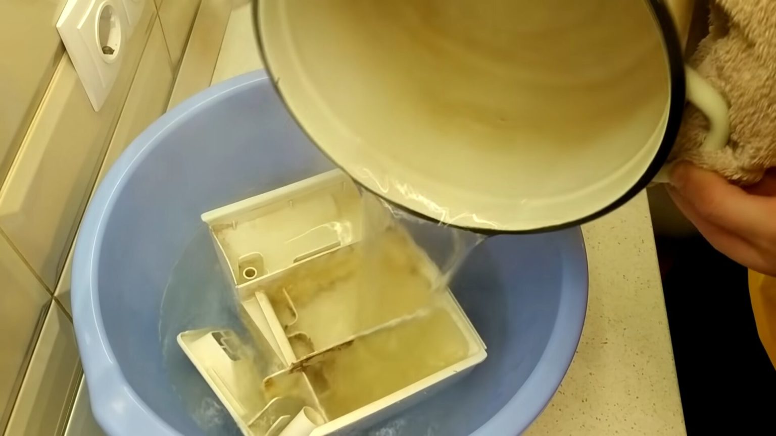 Как очистить лоток для порошка в стиральной машине: народные и химические средства, как часто использовать