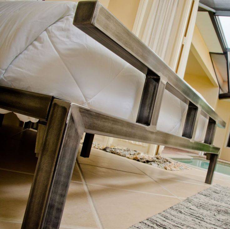 Кровать в стиле лофт: особенности стиля, размеры, виды изголовья