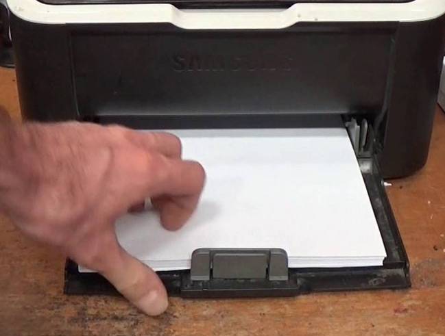 Что делать, если принтер не захватывает бумагу