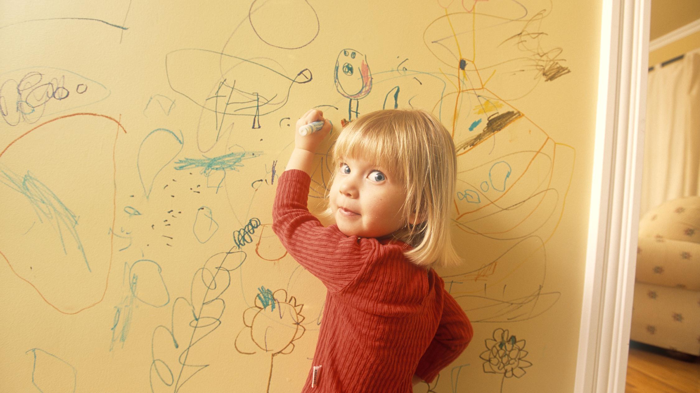 5 супер-идей, как отучить ребенка рисовать на стенах: новости, психология, воспитание, дети