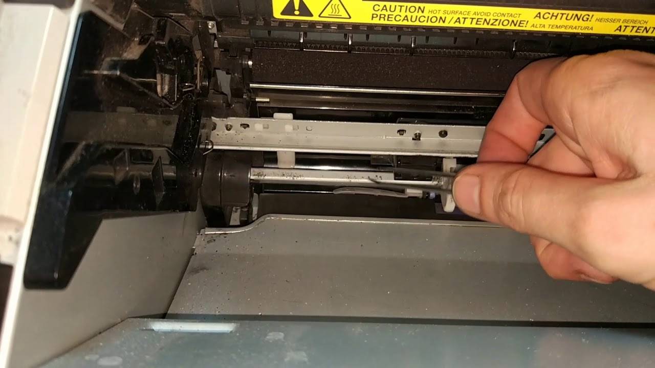 Принтер не захватывает бумагу: что делать и почему