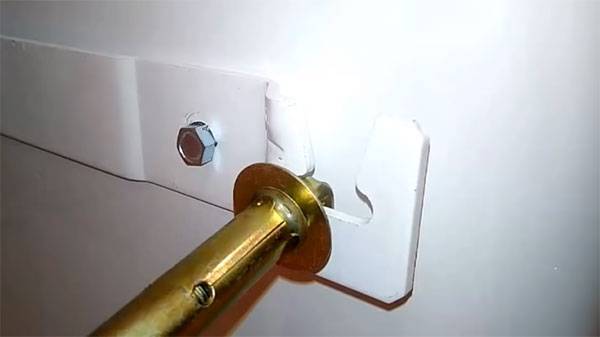 Особенности крепления водонагревателя и варианты как повесить на стену