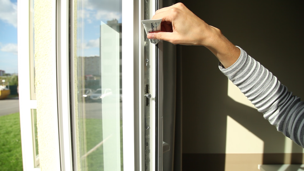 Как правильно ухаживать за пластиковыми окнами | ✔️ а за окном