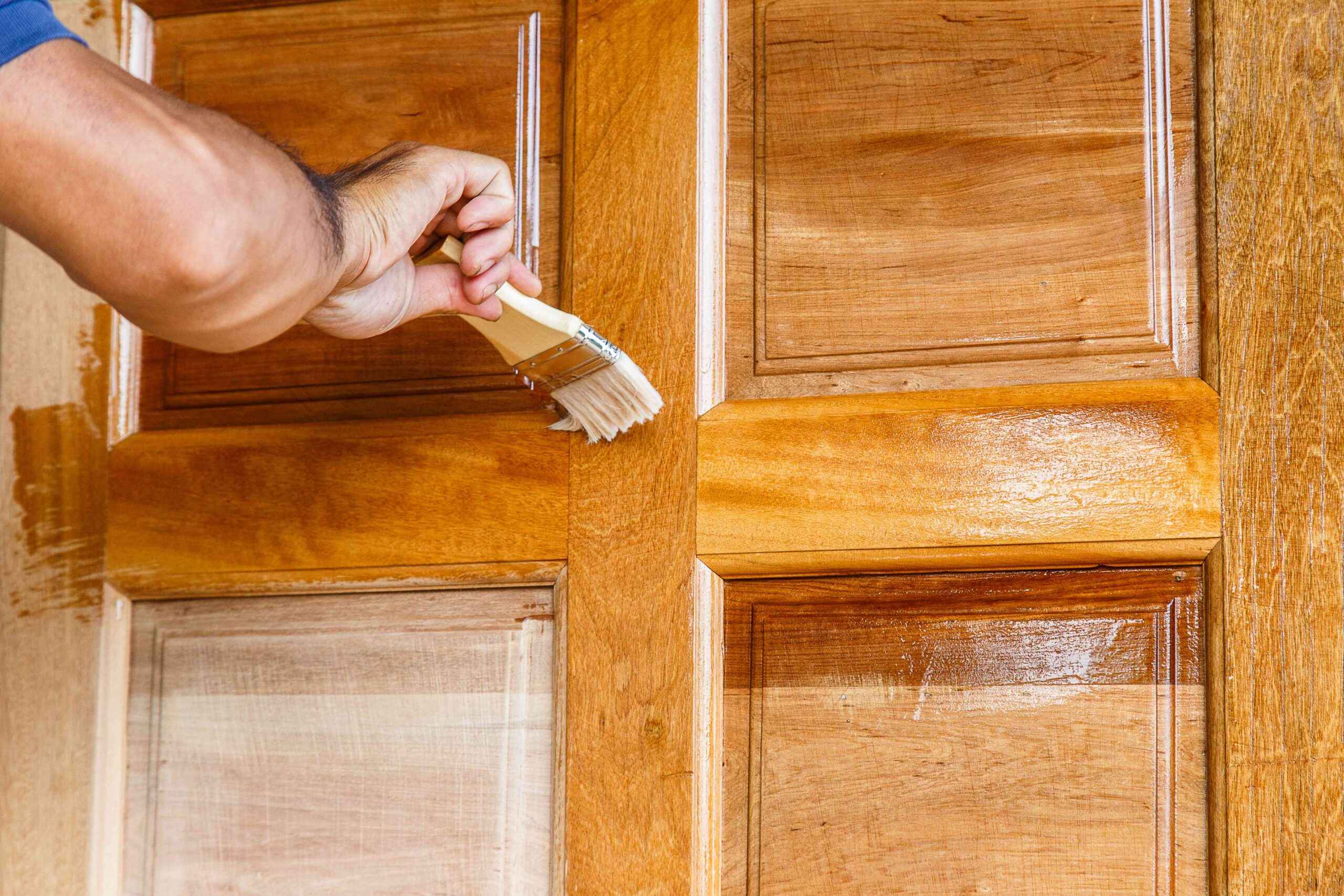 Как обновить деревянные двери покрытые лаком - только ремонт своими руками в квартире: фото, видео, инструкции