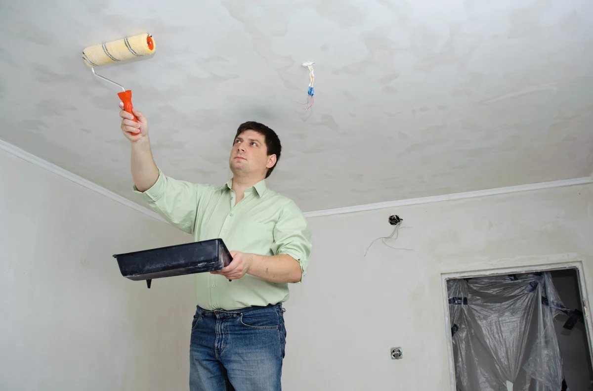 Рекомендации, основные этапы и способы побелки потолка: подготовка поверхности, текущий ремонт, грунтовка +видео