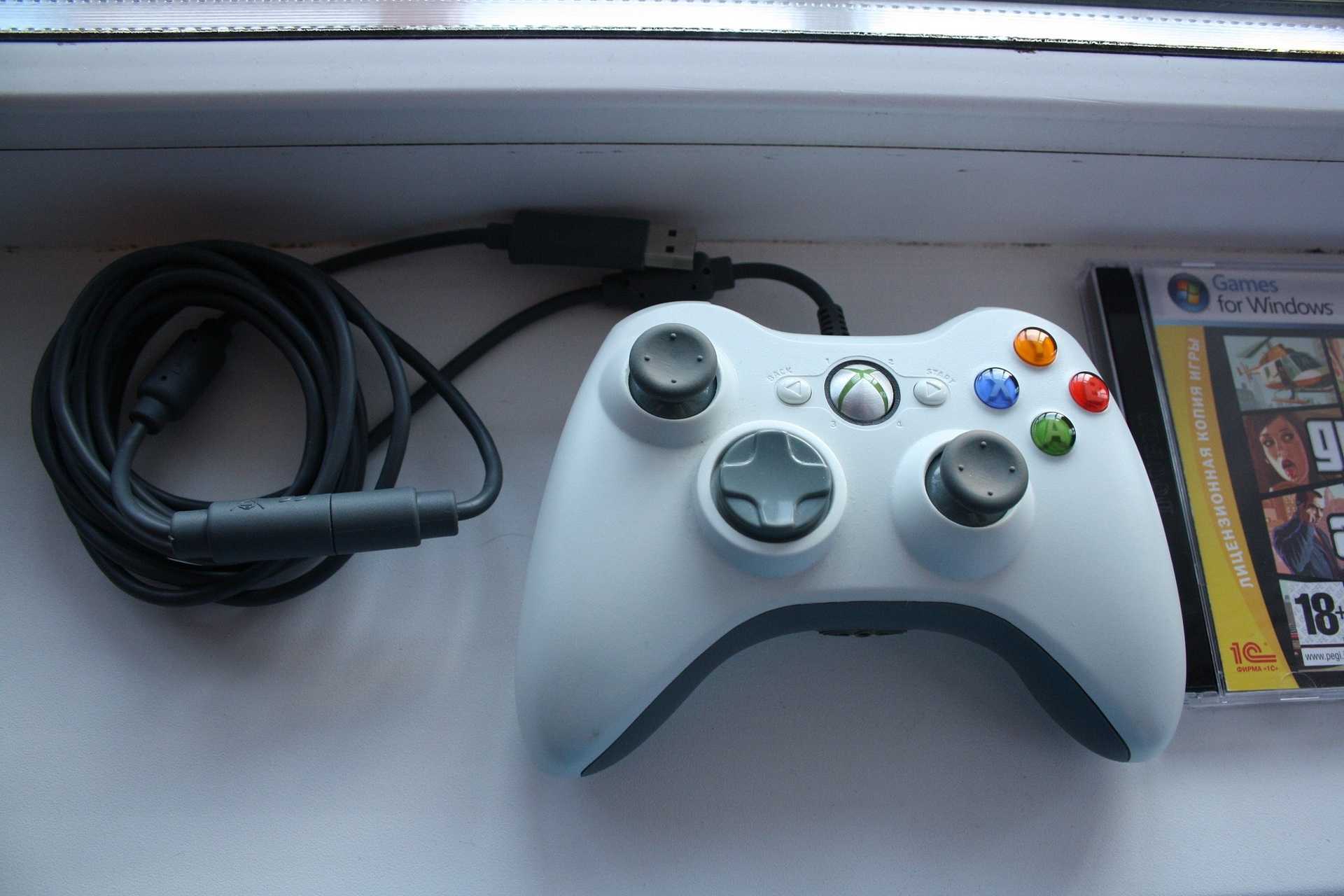 Xbox видит джойстик. Джойстик Xbox 360 для ПК. Геймпад Xbox 360 проводной белый. Xbox 360 контроллер к ПК. Подключить геймпад Xbox 360 к ПК.
